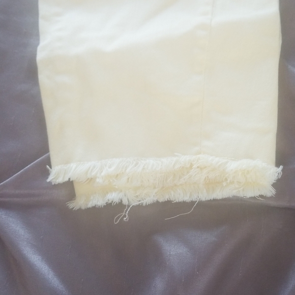 Ladies Jeans - Picture 2 of 4